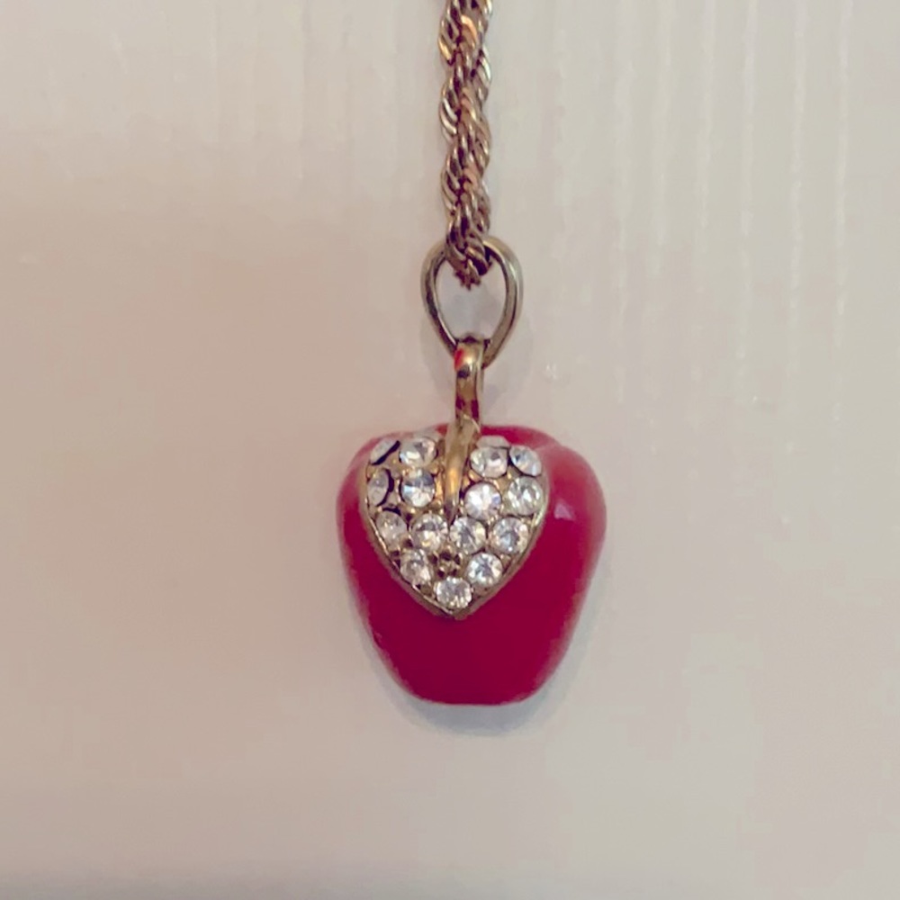🍎 GUESS APPLE NECKLACE 🍎